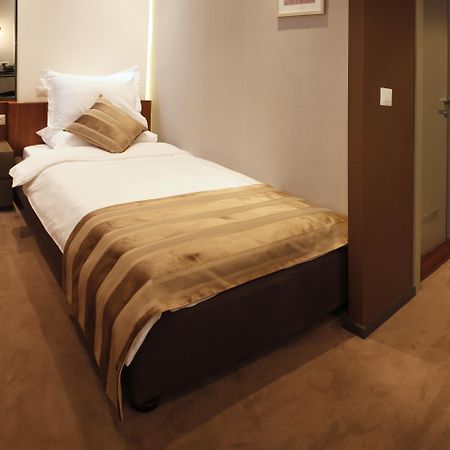 Hotel Russia Szkopje Kültér fotó