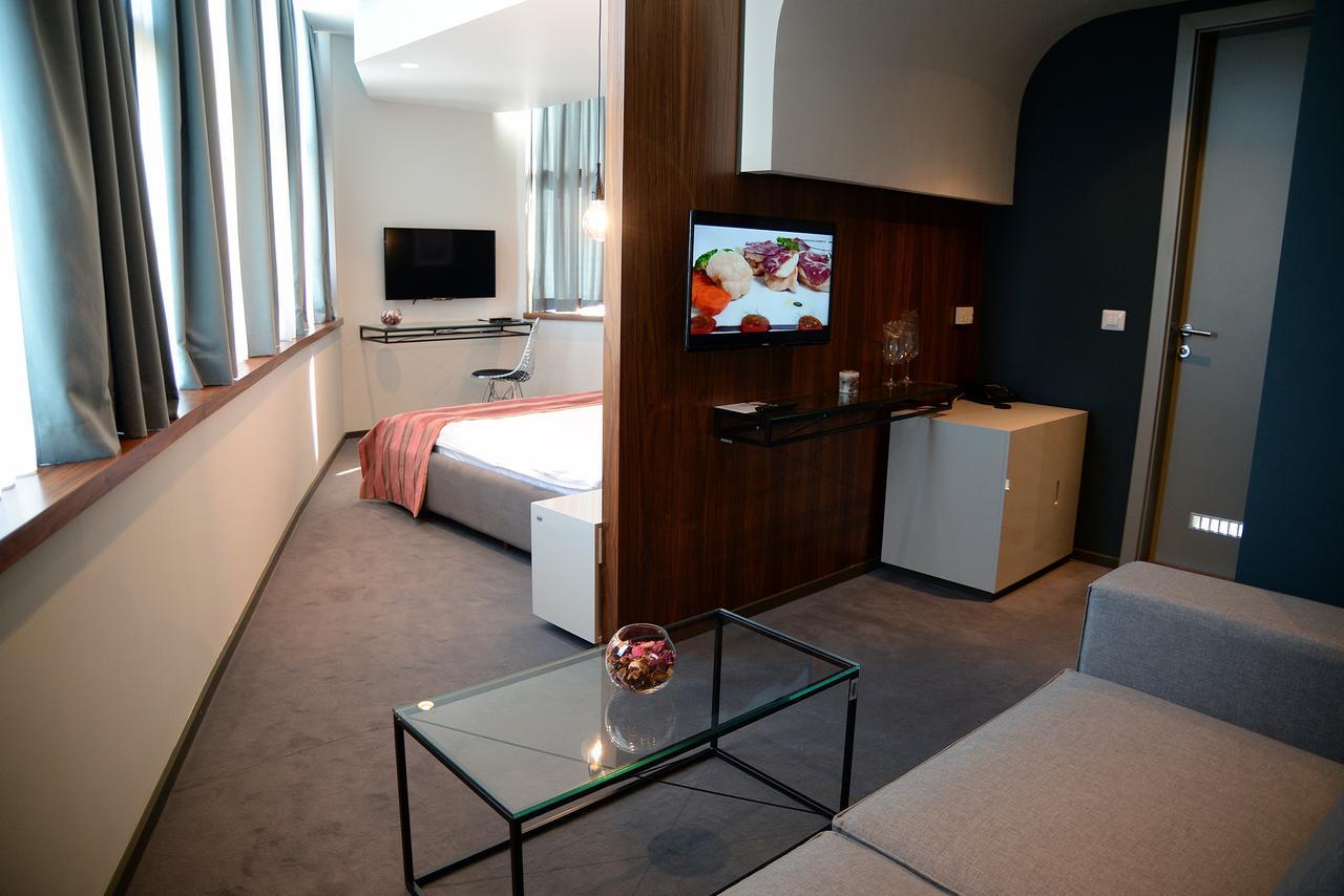 Hotel Russia Szkopje Kültér fotó