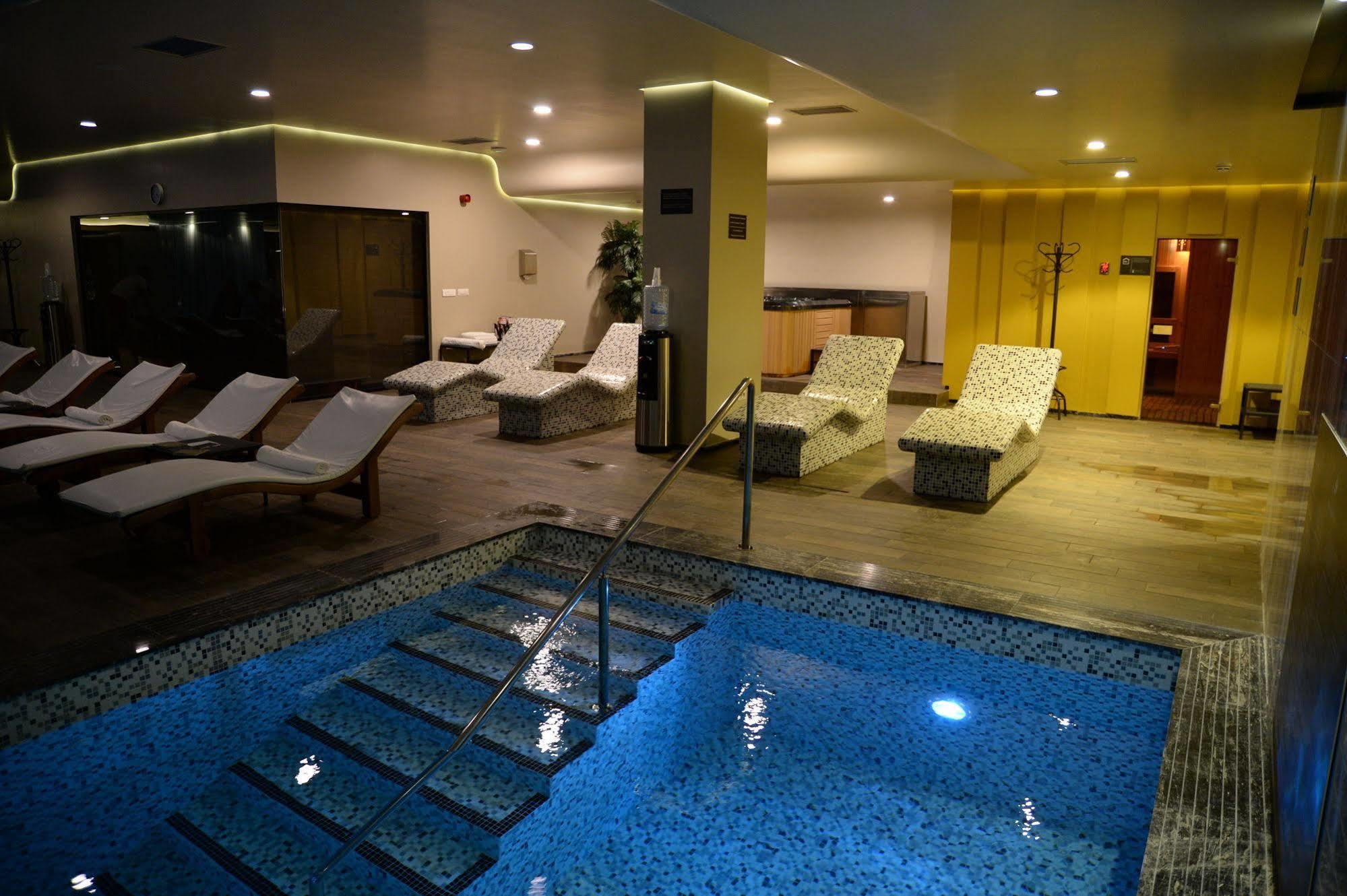 Hotel Russia Szkopje Kültér fotó