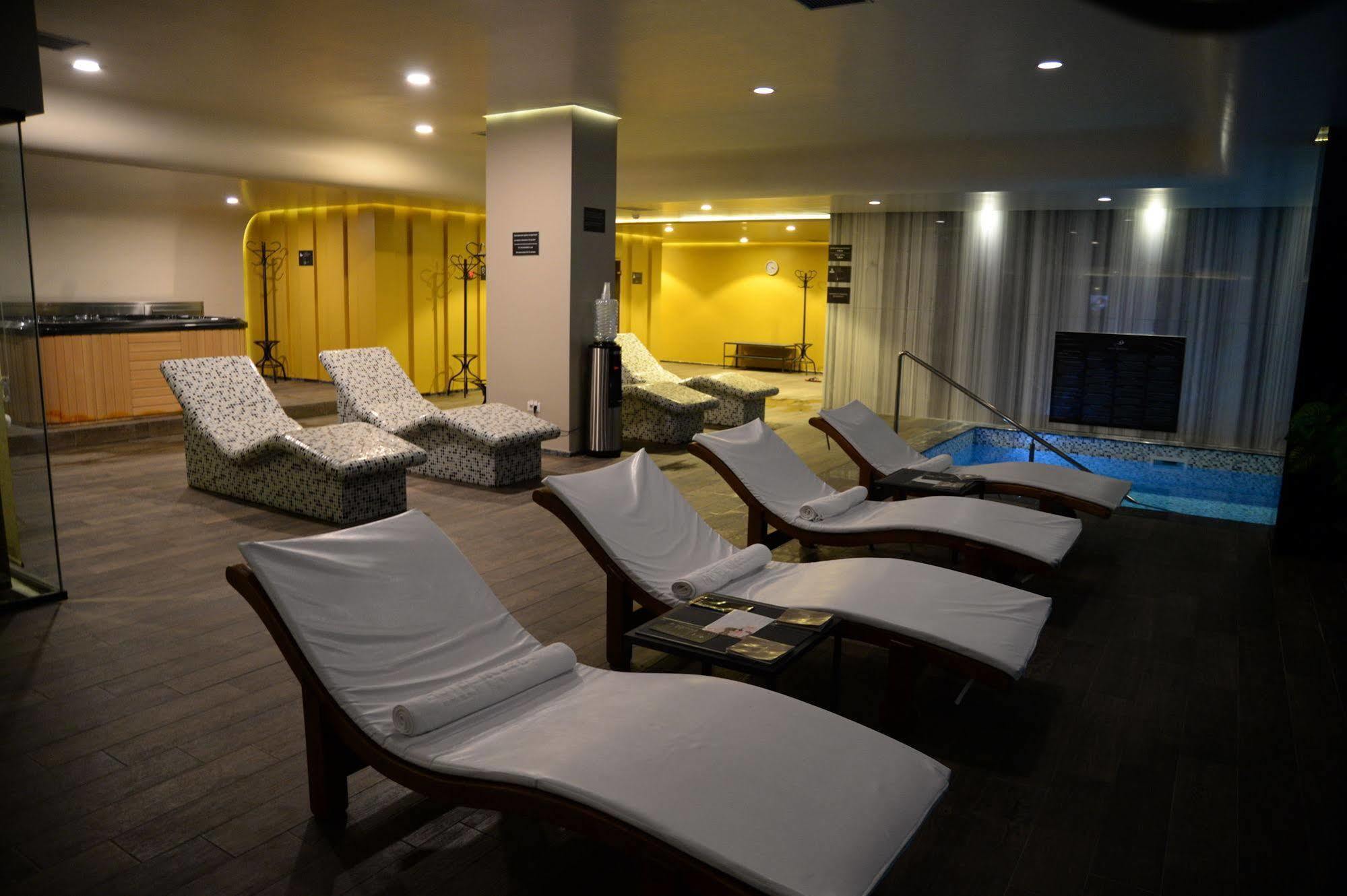 Hotel Russia Szkopje Kültér fotó